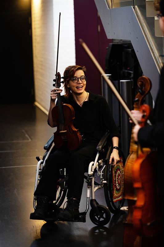 Ilana Tapper backstage holding a viola