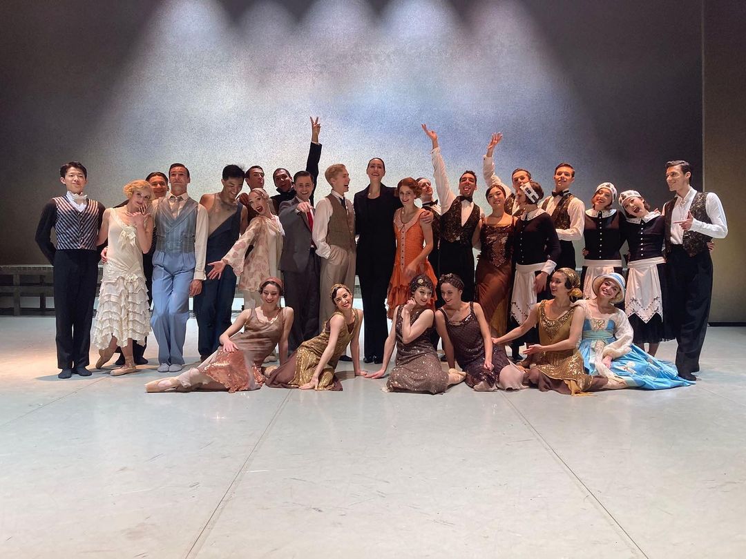 A group shot of Northern Ballet with conductor Lauren Wasynczuk