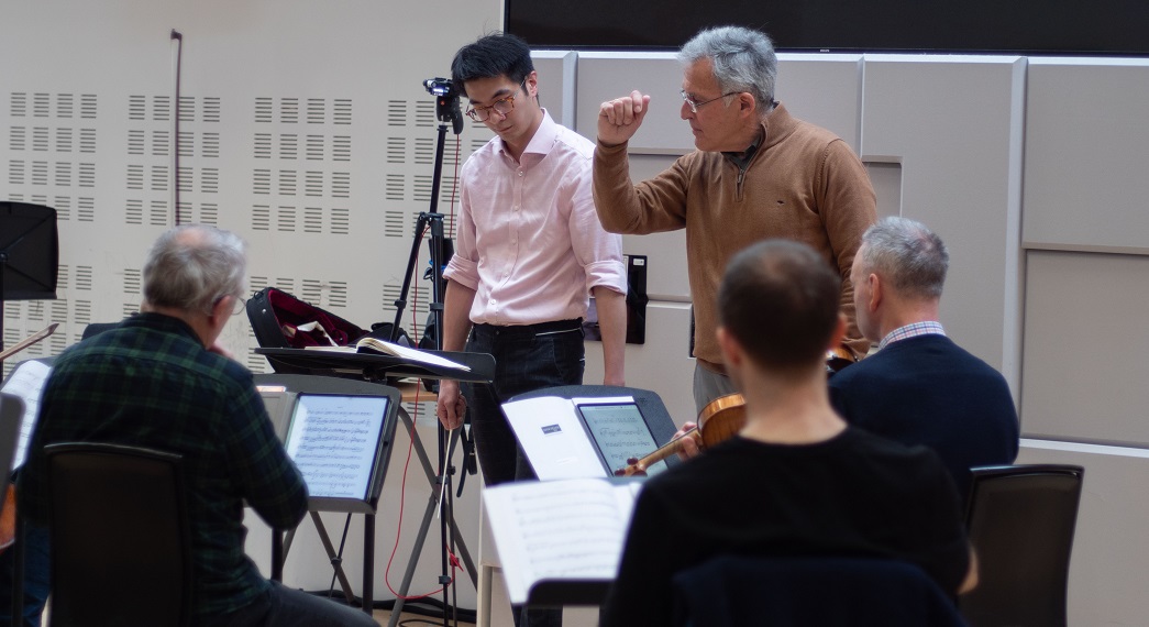 Nicolas Pasquet teaching students at the RNCM