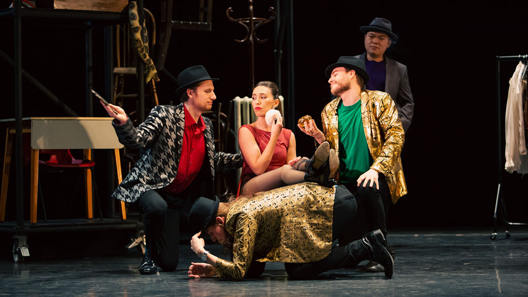 Opera Scenes 1045