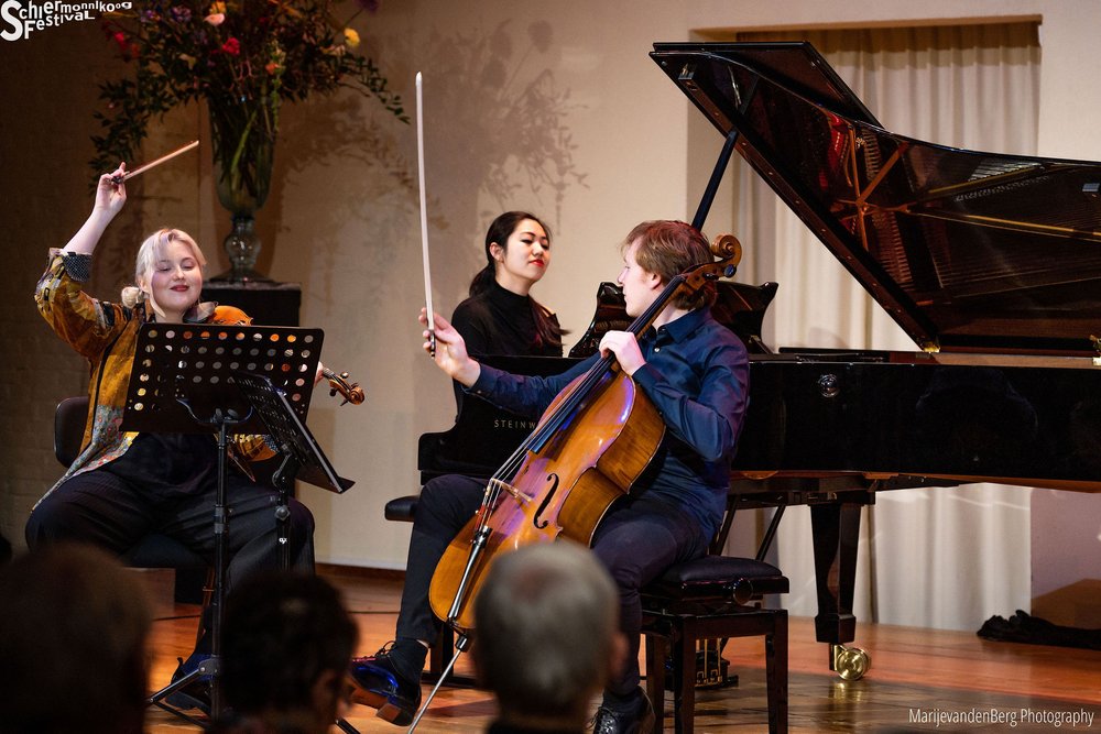 Paddington Trio performing