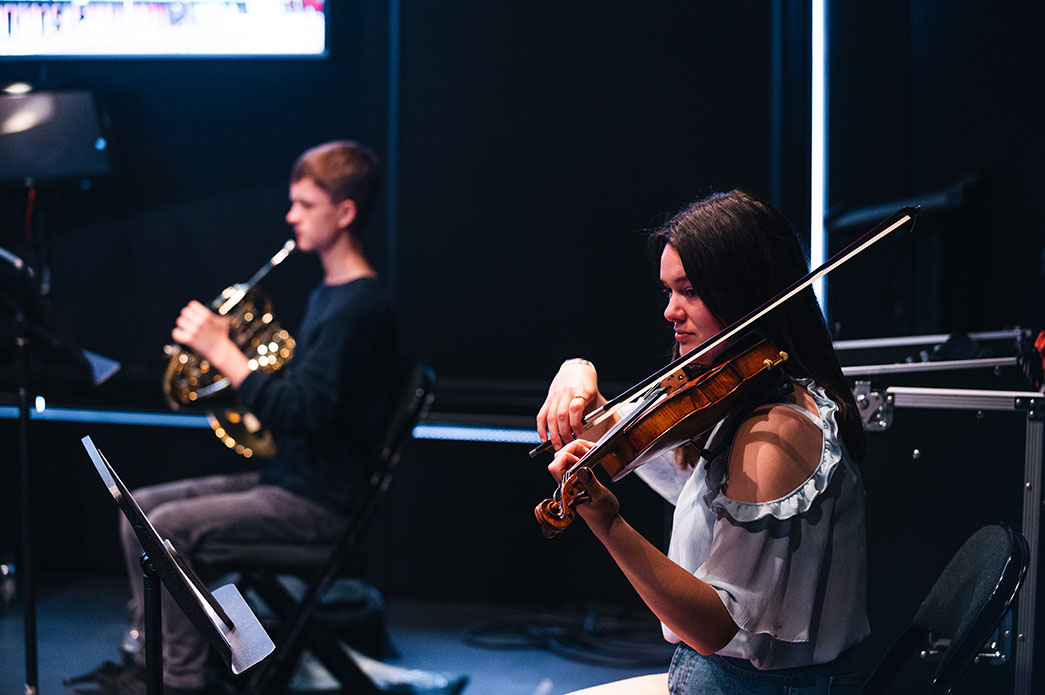 Violinist and French horn player