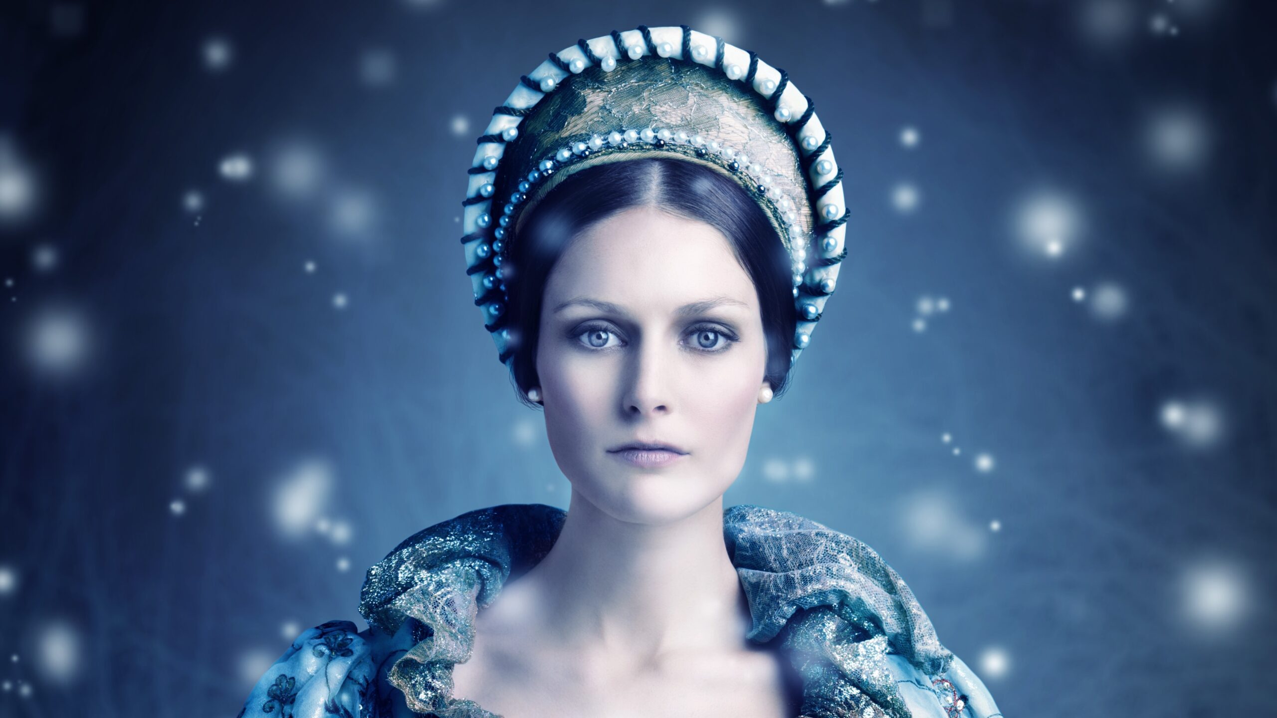 Here,Comes,Winter.,Portrait,Of,A,Evil-looking,Queen,With,Snow