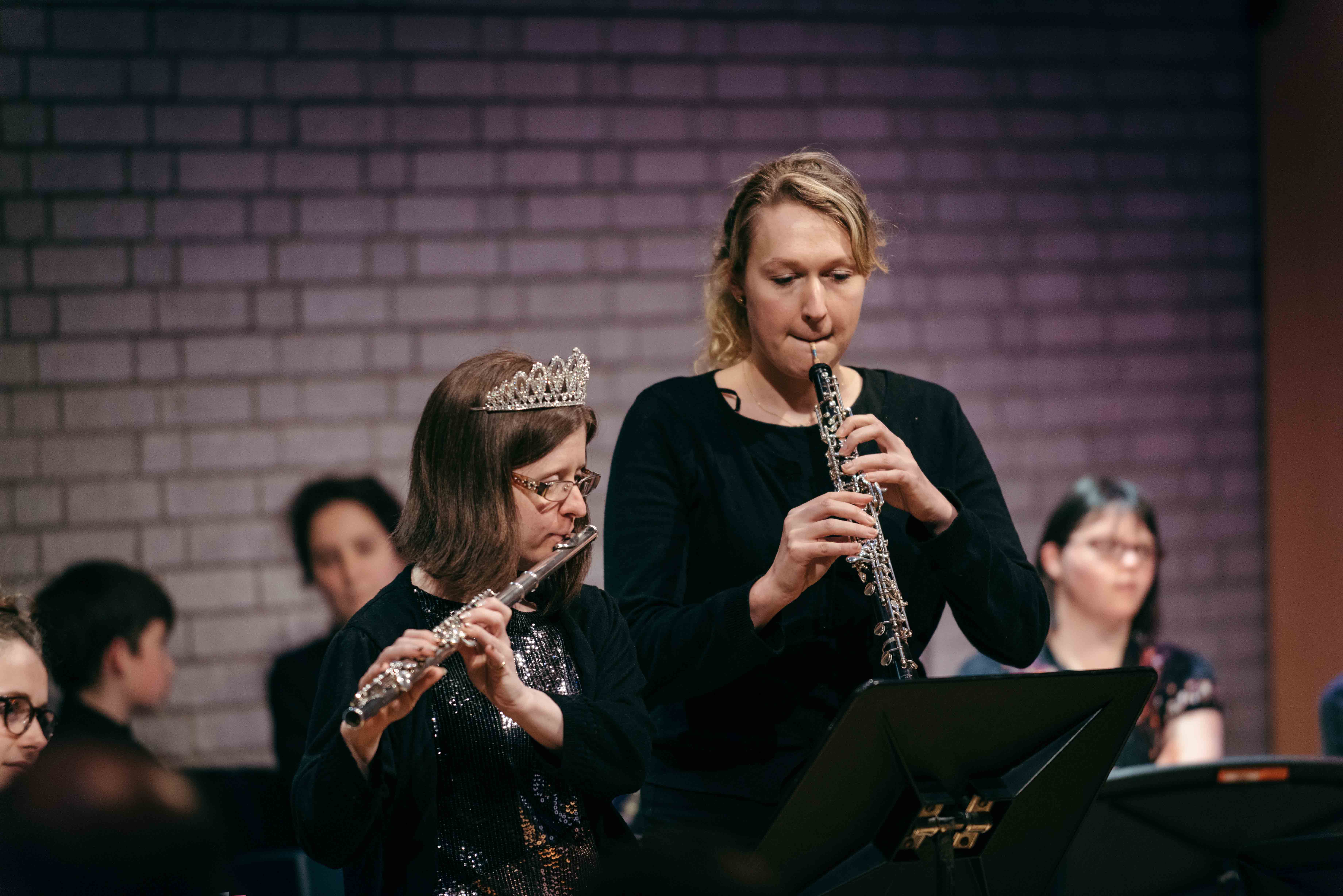 Two RNCM students play a flute and clarinet respectively. 